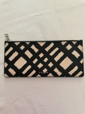 Coach Wild Plaid Black & Cream/Beige Wristlet/Wallet/Cosmetic Pouch